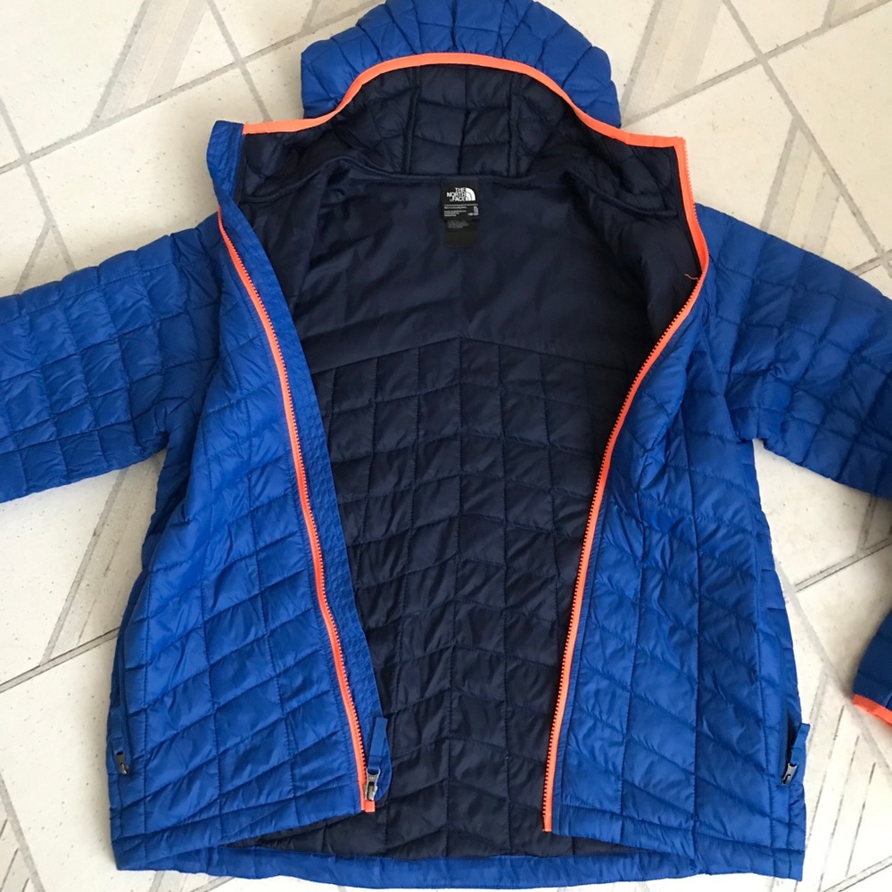 The North Face Boys' ThermoBall Hoodie Jacket XL - Picture 5 of 6